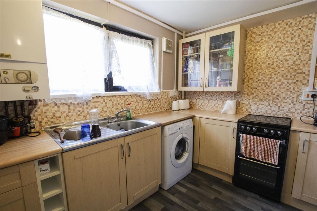 Property photo 3 of 6 Kitchen