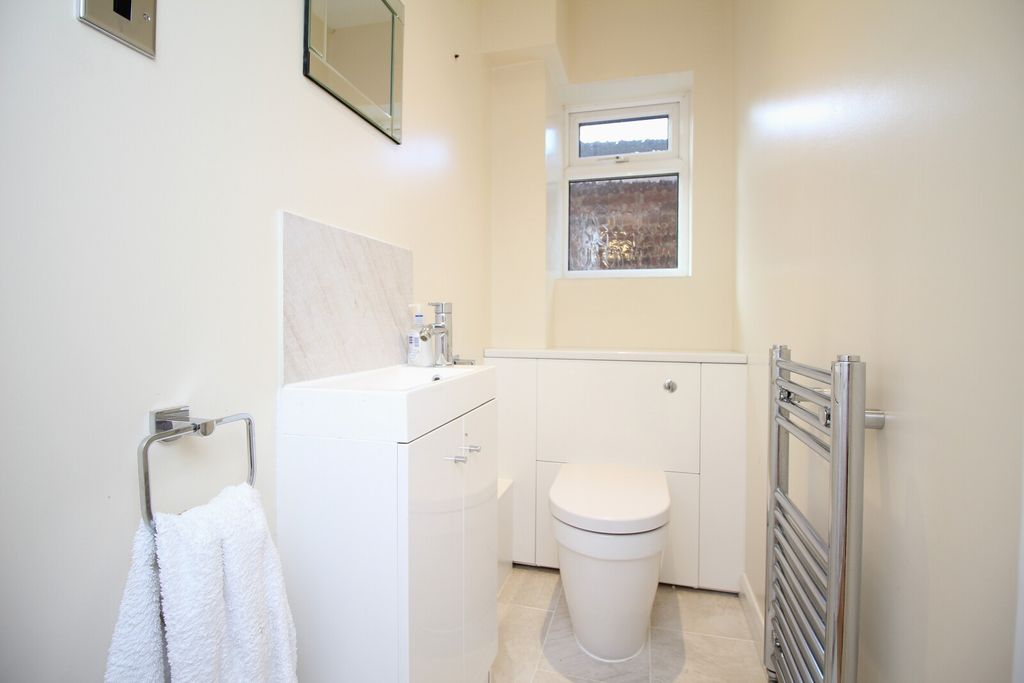 Property photo 3 of 19 WC