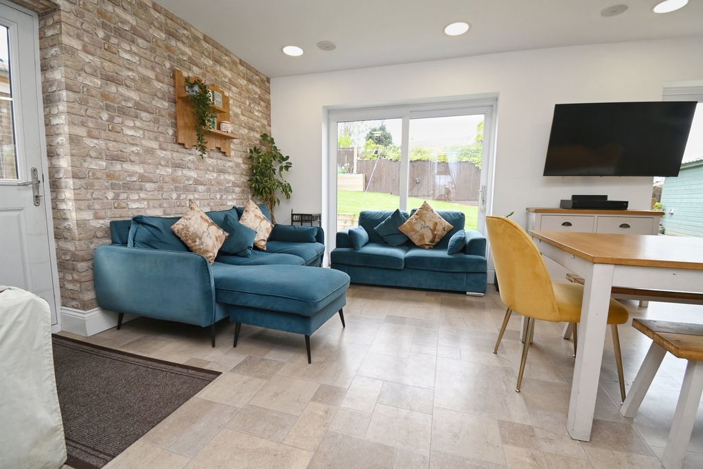 Property photo 3 of 25