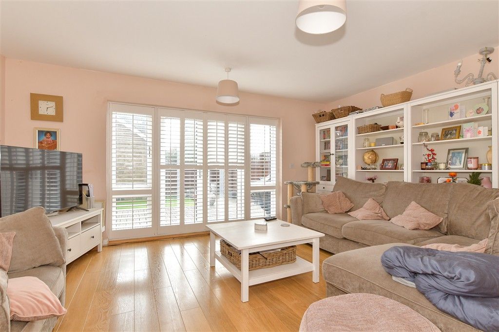 Property photo 3 of 10 Lounge