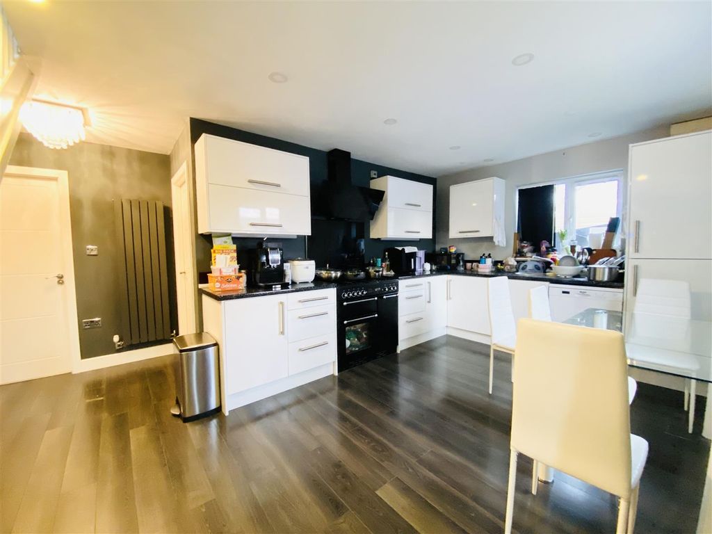 Property photo 2 of 16 Kitchen