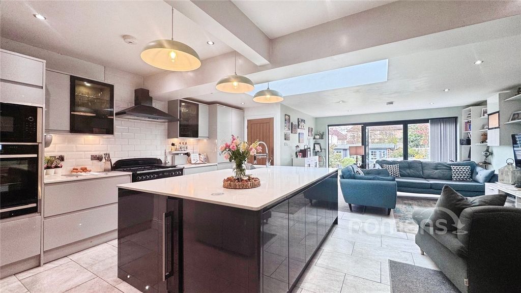 Property photo 2 of 30 Picture No. 14