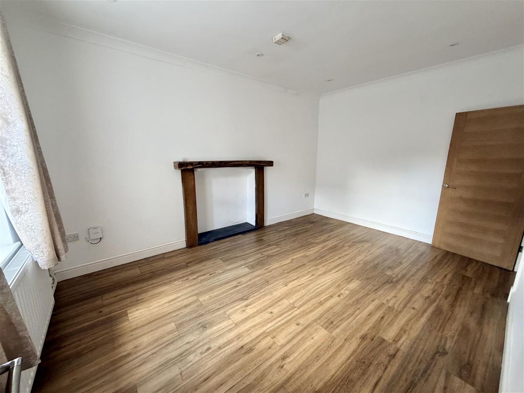 Property photo 2 of 12 Lounge