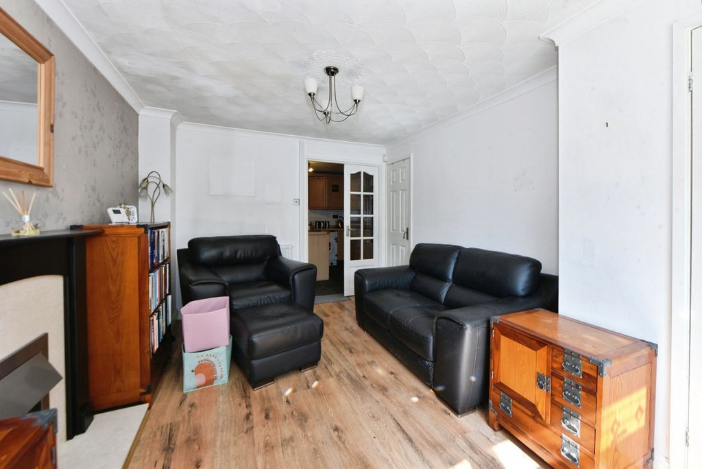 Property photo 2 of 17 Lounge
