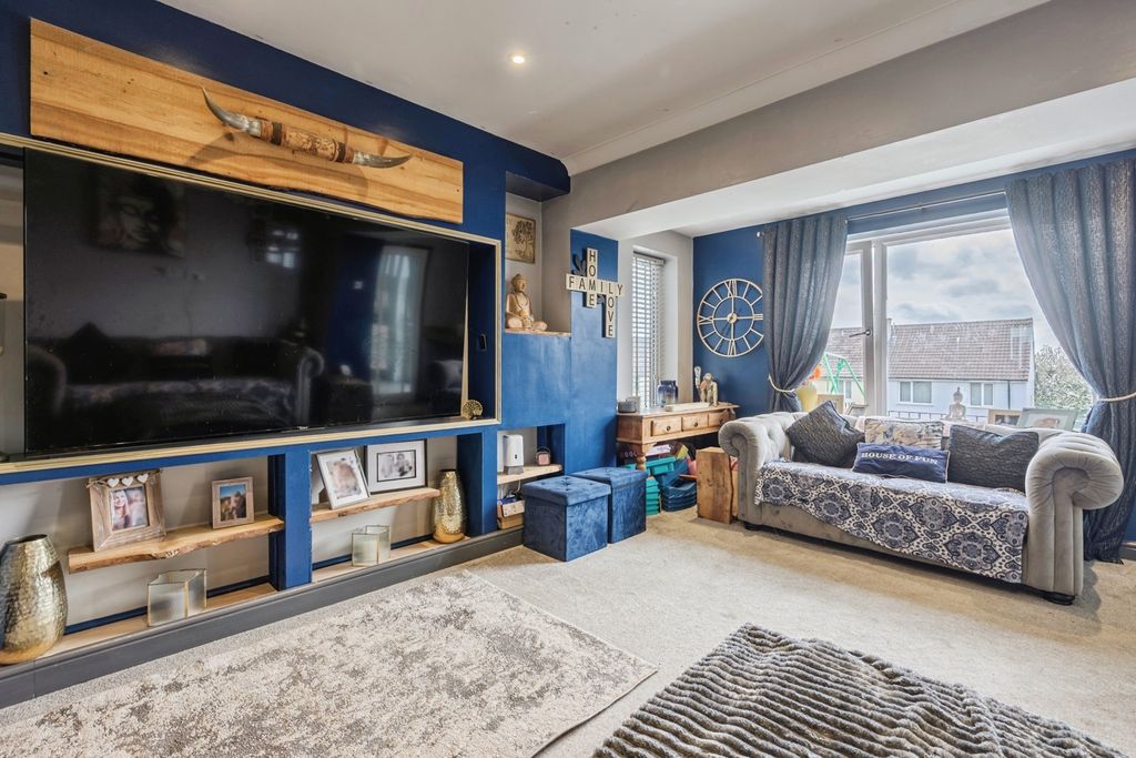 Property photo 3 of 20 Pbox-Img.Jpg