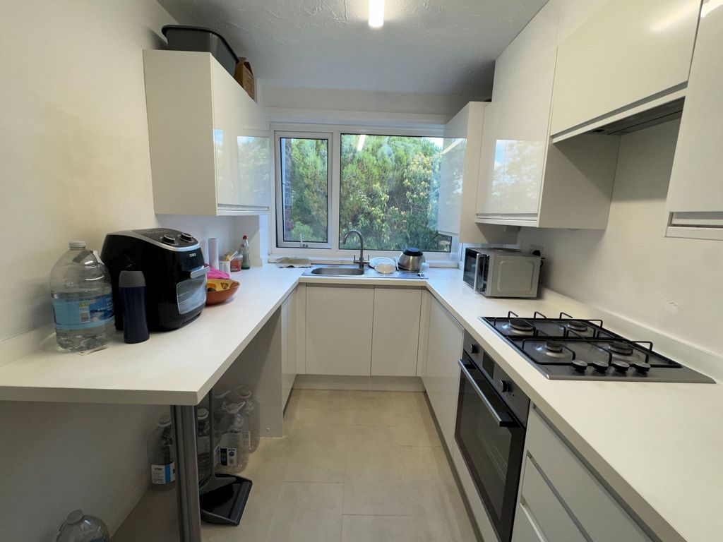 Property photo 3 of 7 Kitchen