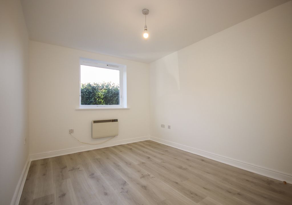 Property photo 2 of 10 Bedroom