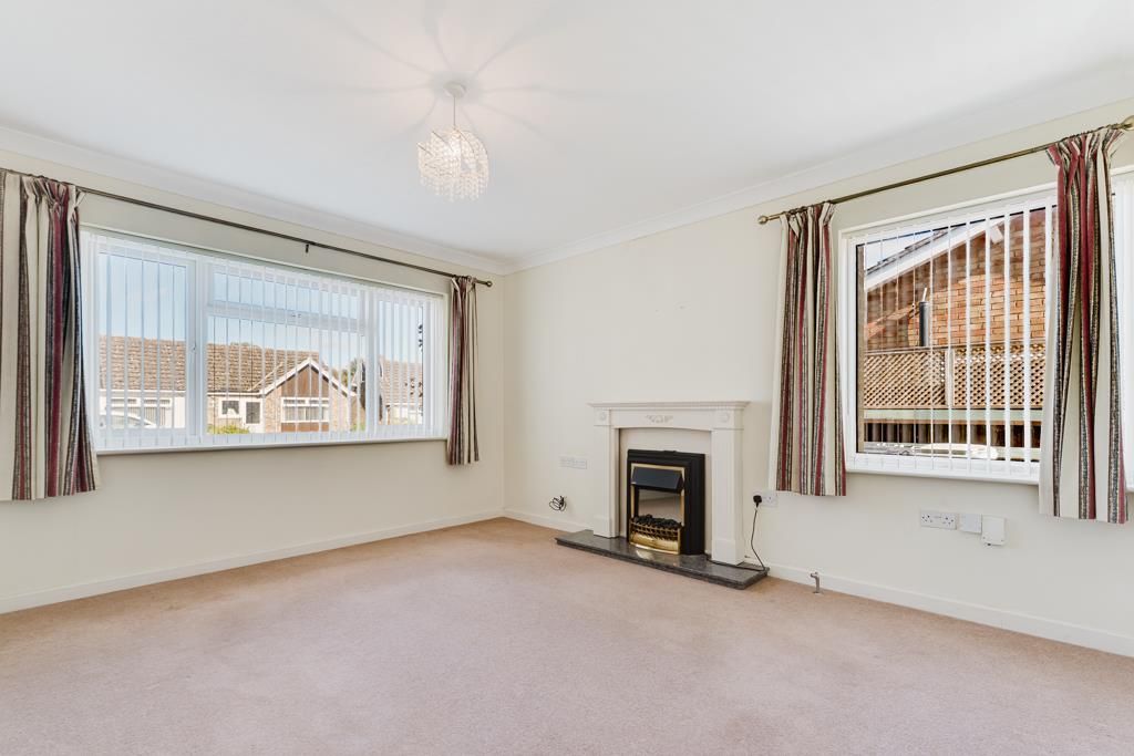 Property photo 2 of 26 21 Grange Road, Little Cransley (10 Of 26).Jpg