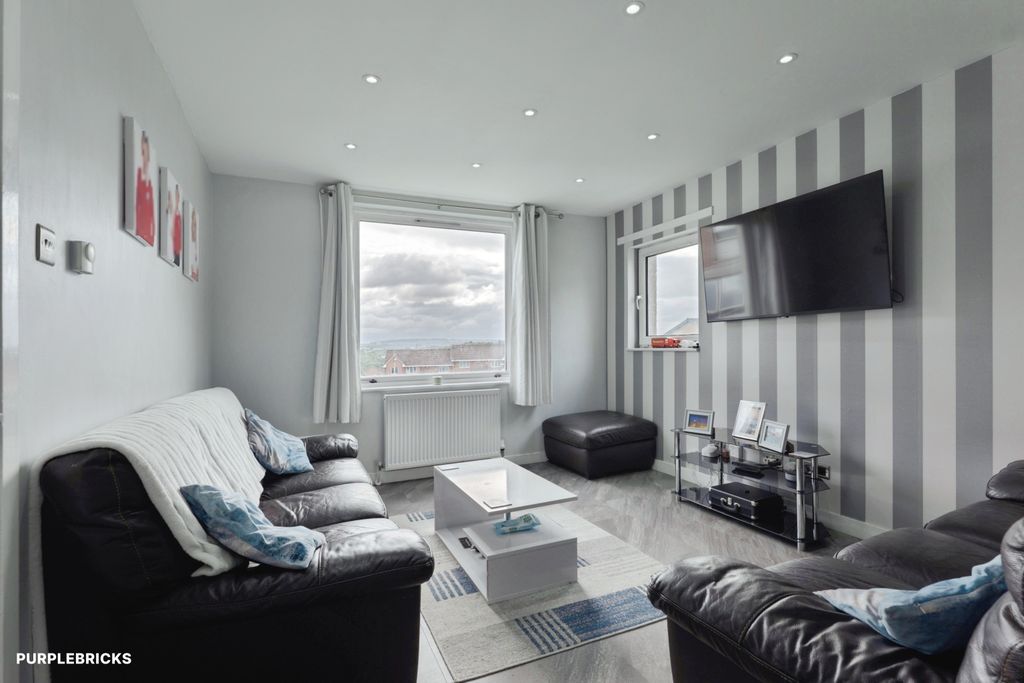 Property photo 3 of 21 Living Room