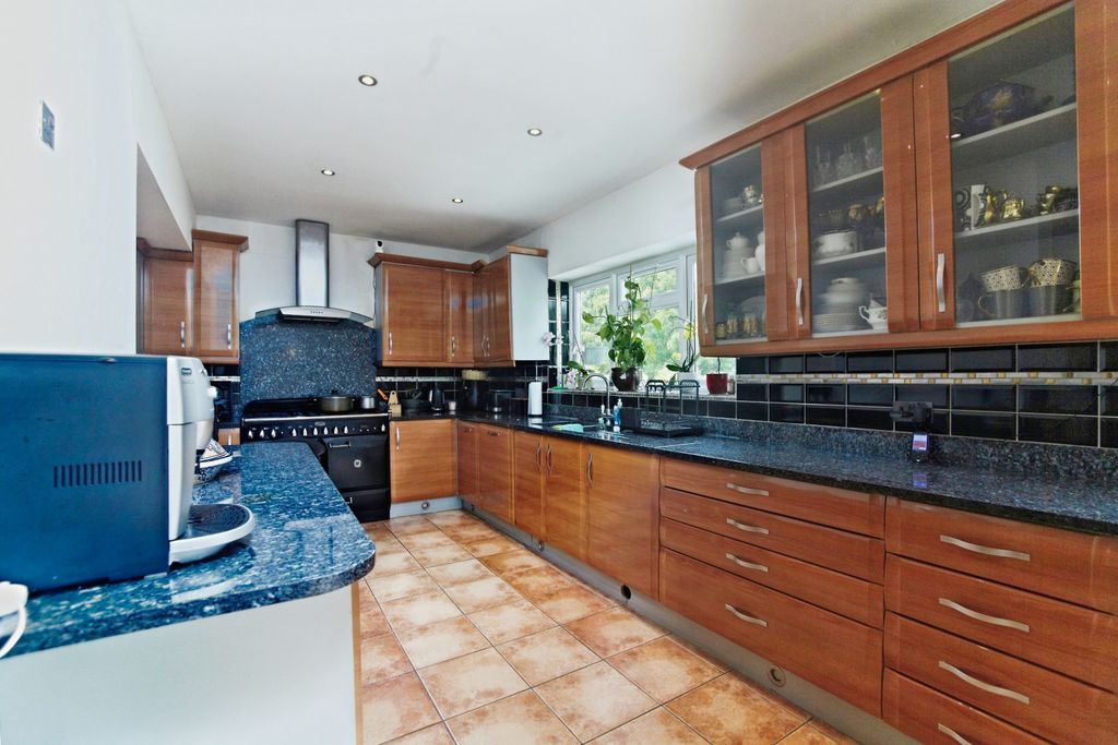 Property photo 3 of 20 Kitchen