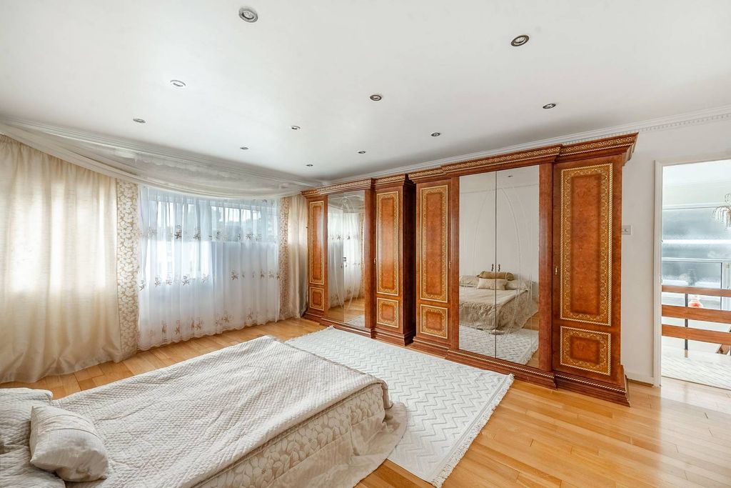 Property photo 1 of 23