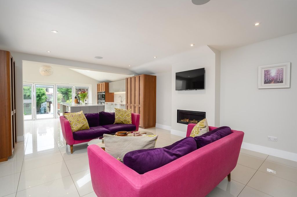 Property photo 2 of 20