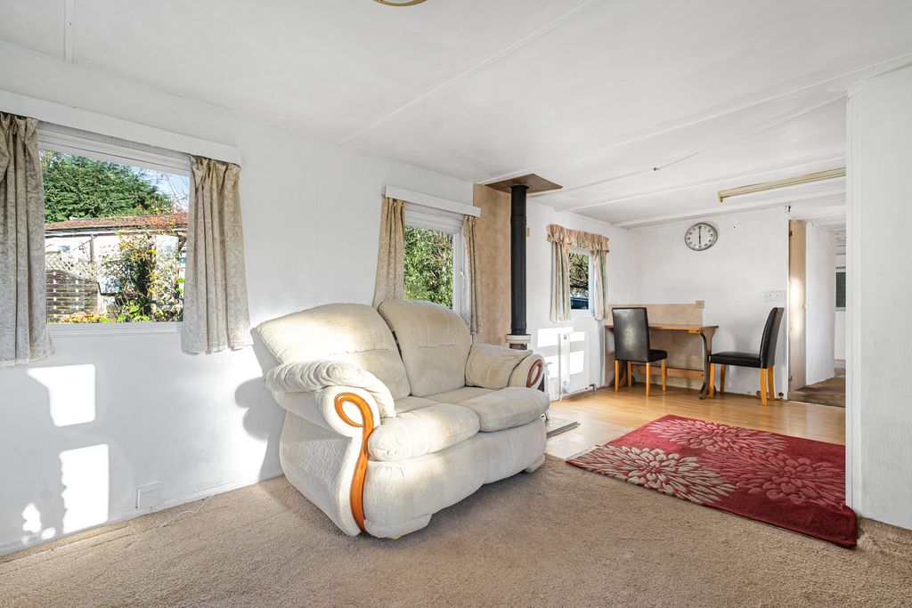 Property photo 2 of 12 Living Room (2)