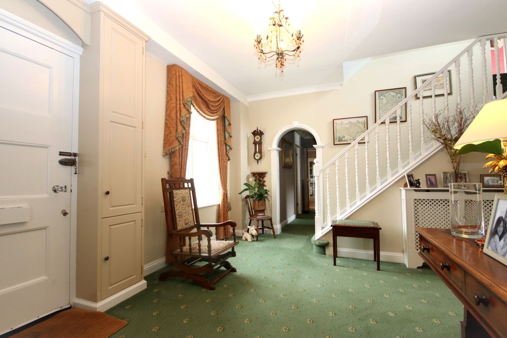 Property photo 3 of 33