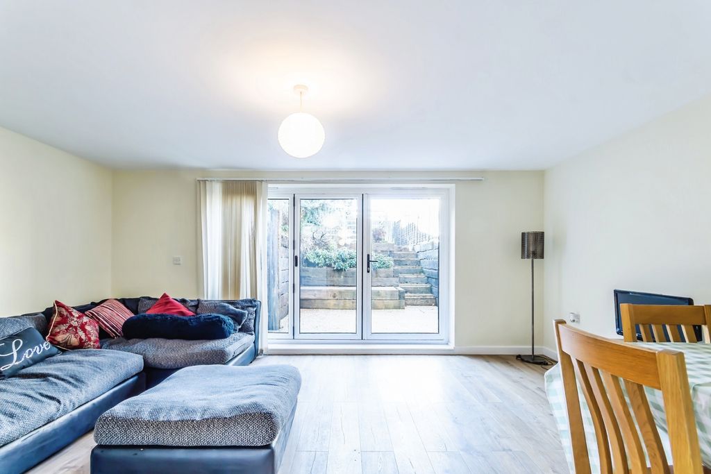 Property photo 2 of 19 Pbox-Img.Jpg