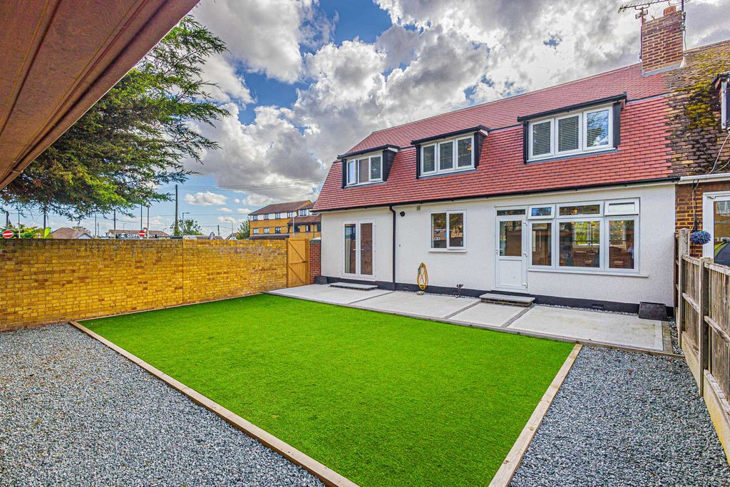 Property photo 2 of 29