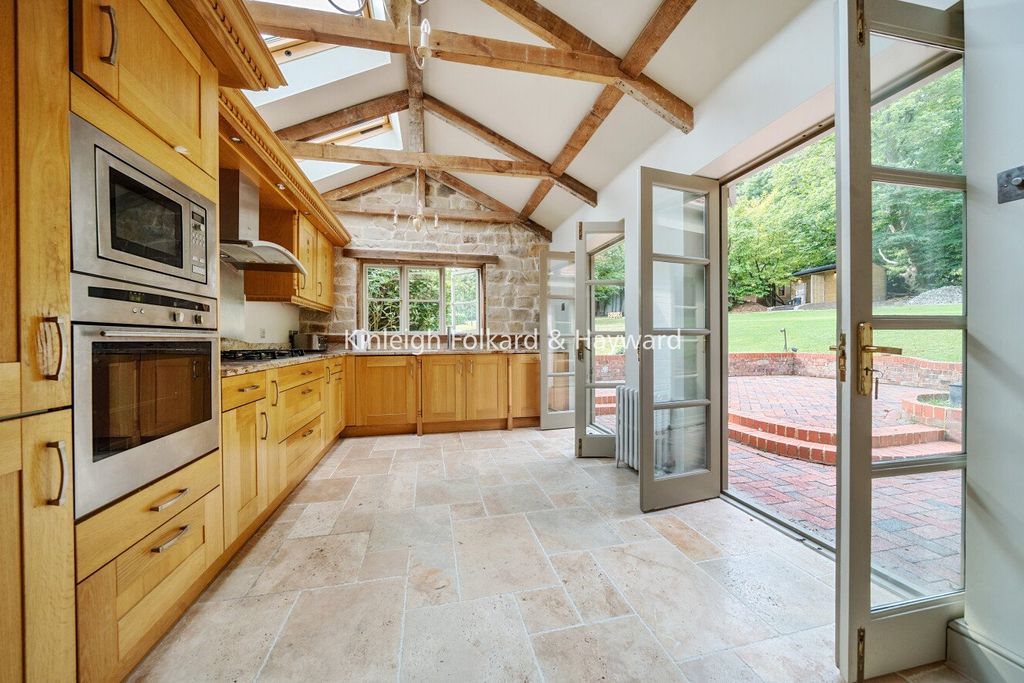 Property photo 3 of 25 Kitchen