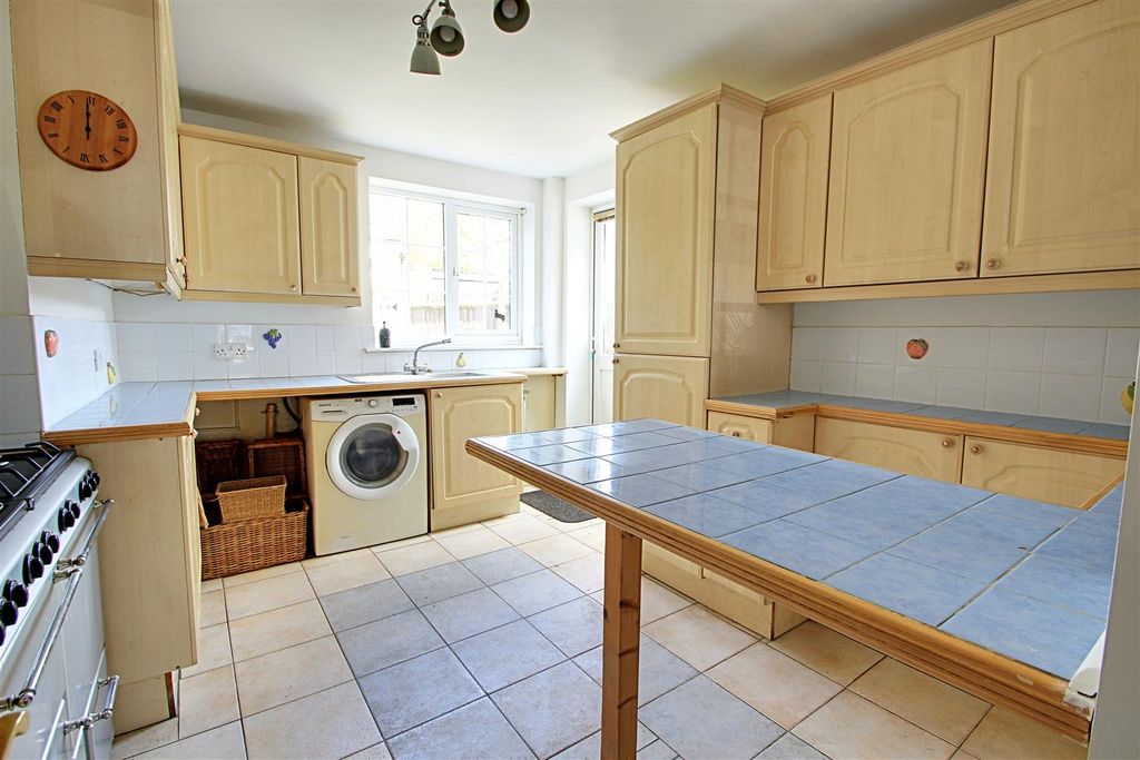 Property photo 3 of 15 Kitchen.Jpg