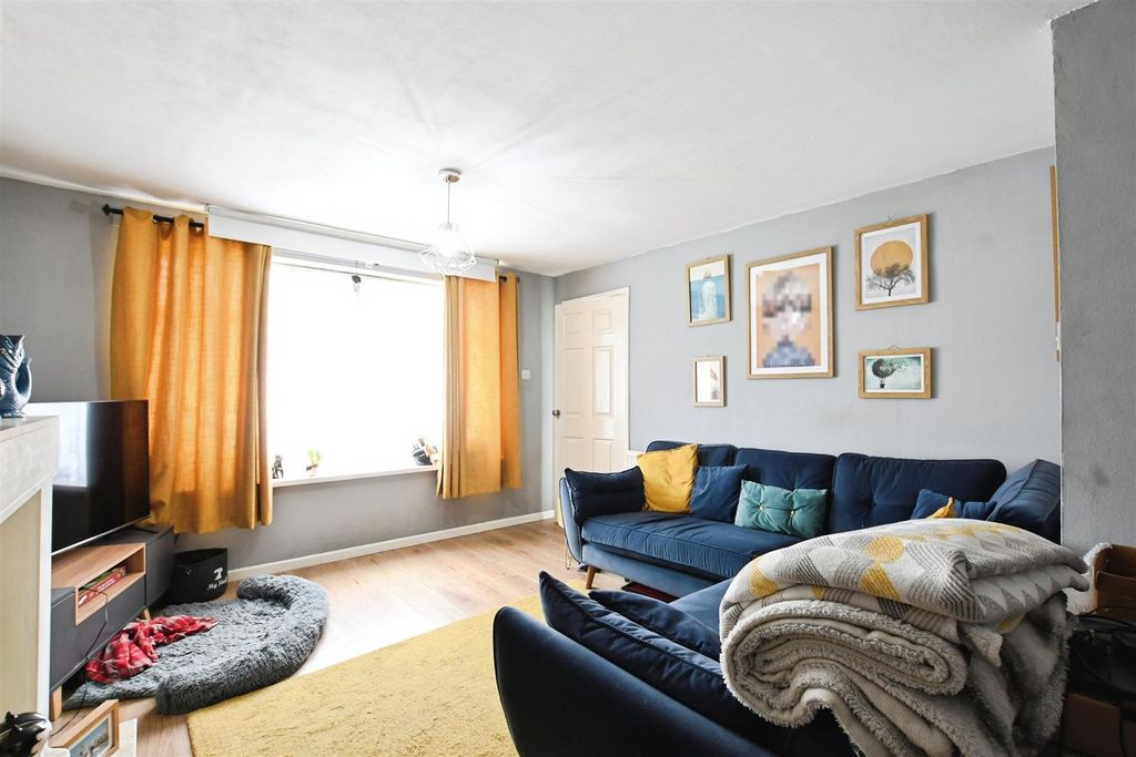 Property photo 2 of 15 Lounge