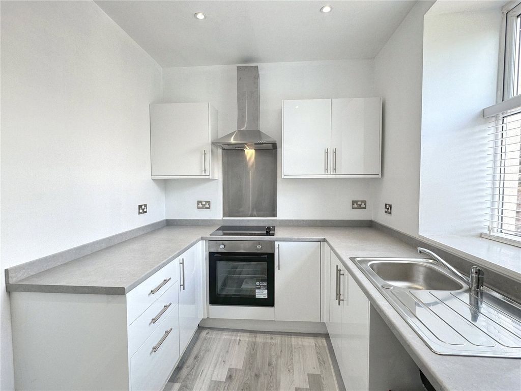 Property photo 3 of 17 Kitchen