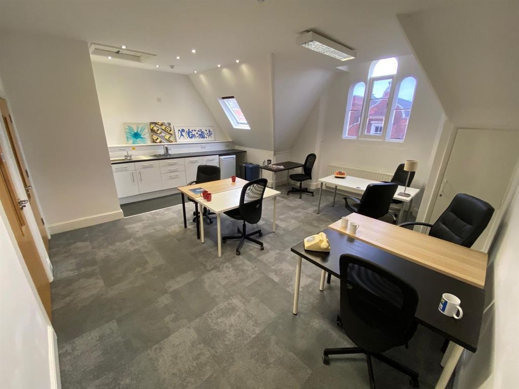 Property photo 1 of 7 B8Ec7Fc7-E04F-40B9-937A-c5A5A55Bfe21.Jpg