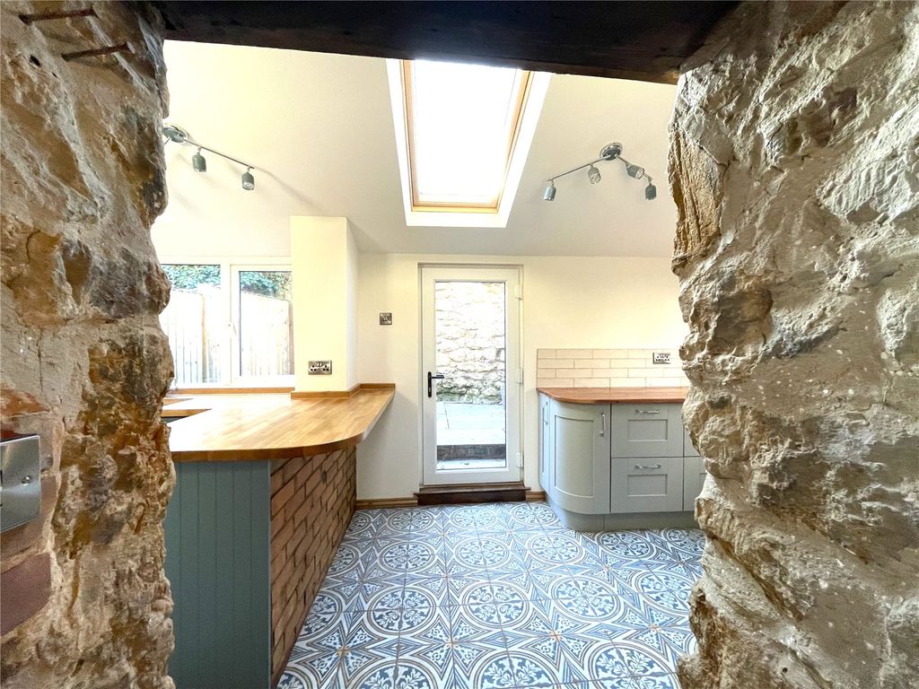 Property photo 2 of 16 Picture No. 10