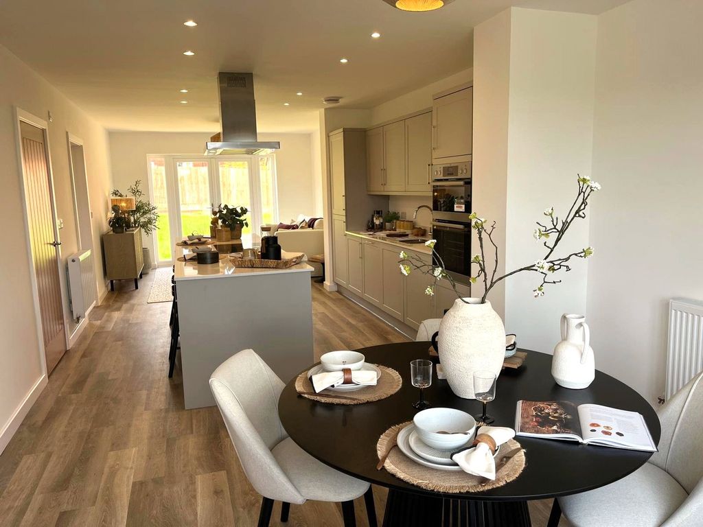 Property photo 3 of 14 Kitchen &amp; Dinnning