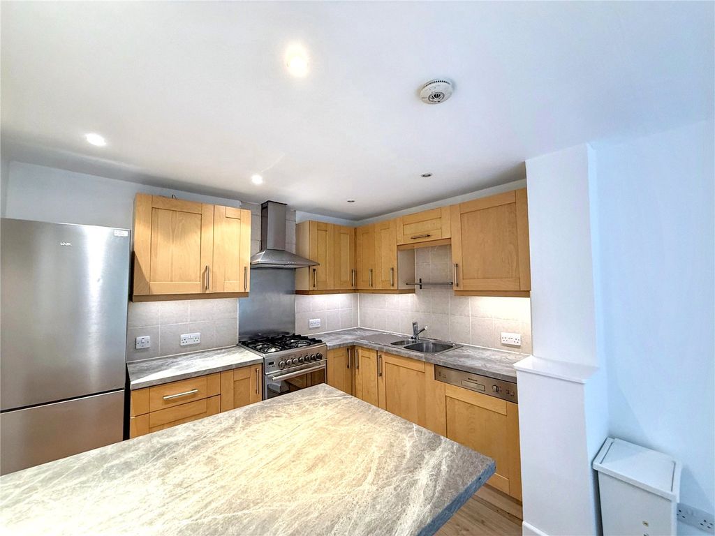 Property photo 3 of 17 Picture No. 32