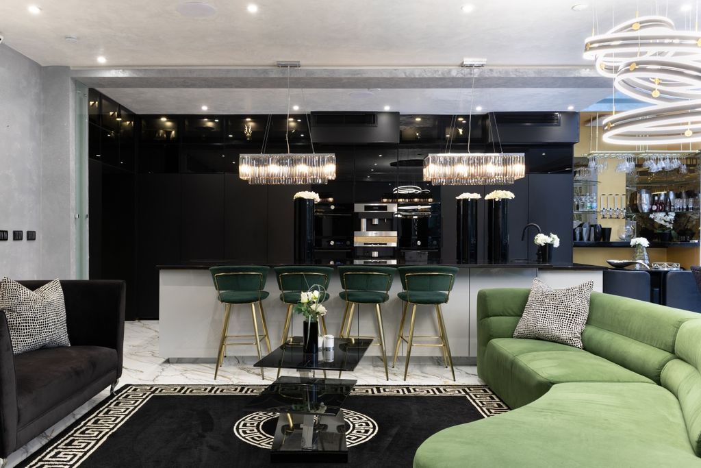 Additional image 7 of 5 bed detached house to rentWaggon Road, Barnet EN4