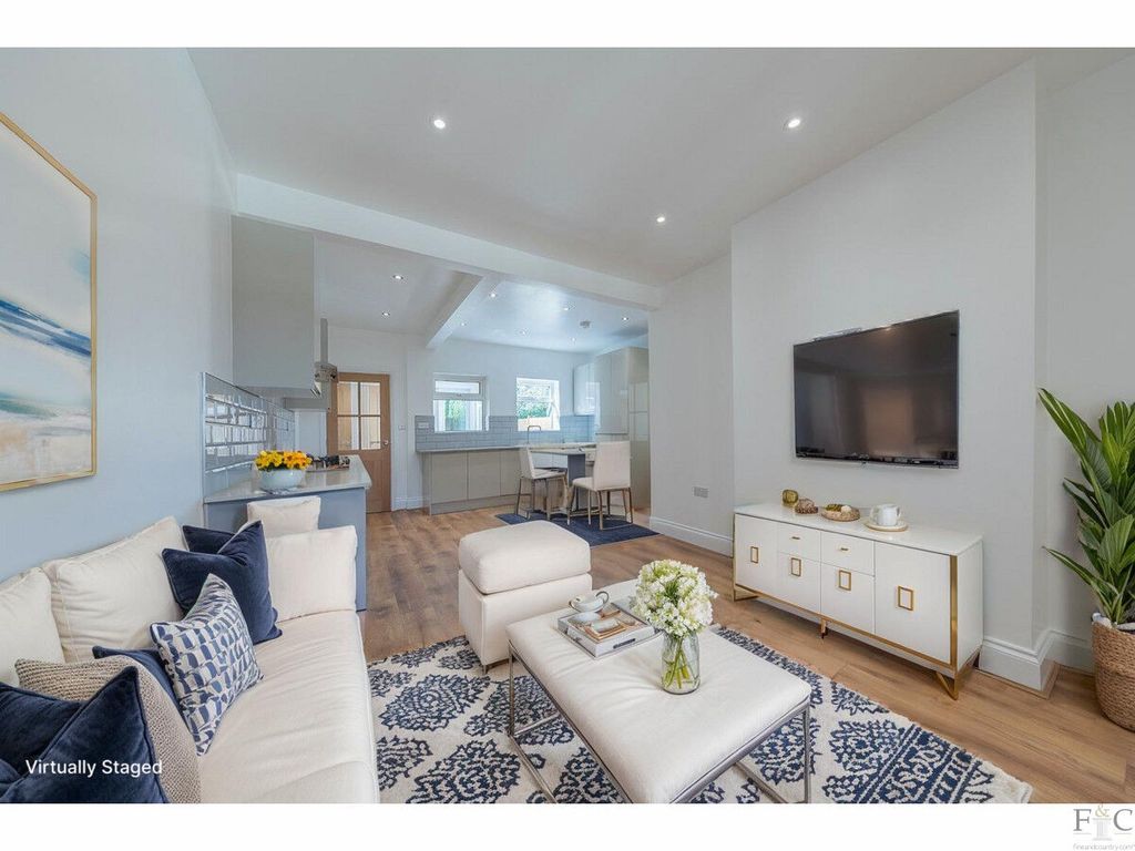 Property photo 2 of 28