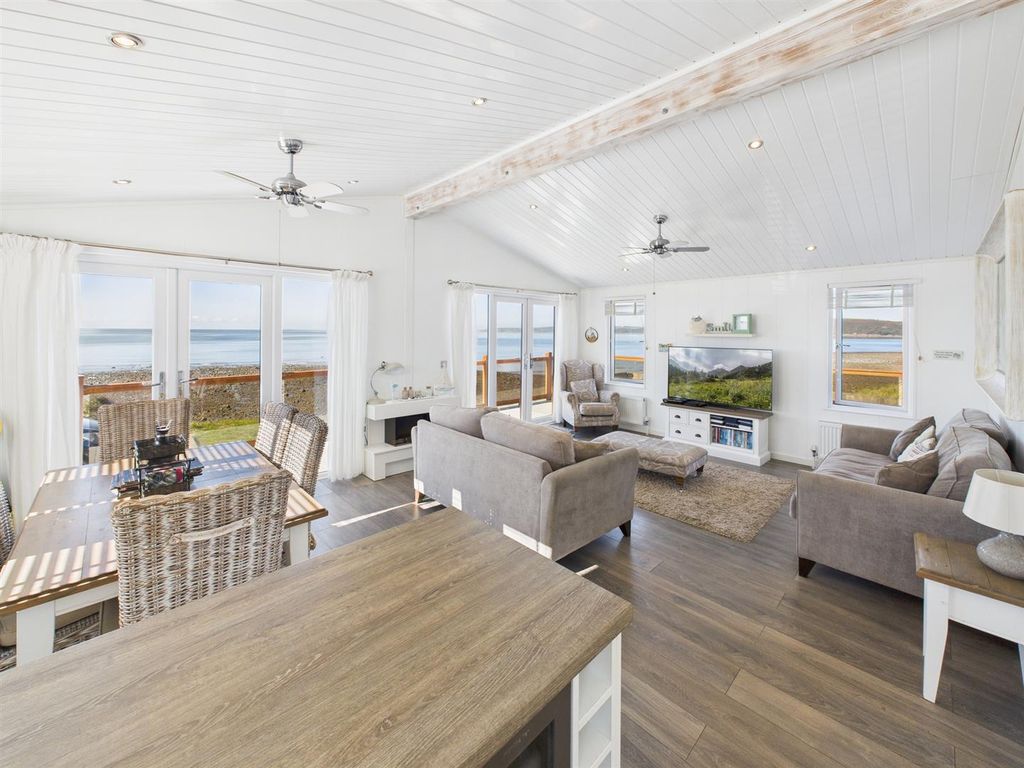 Property photo 2 of 37 Cam03055G0-Pr0270-Still001.Jpg