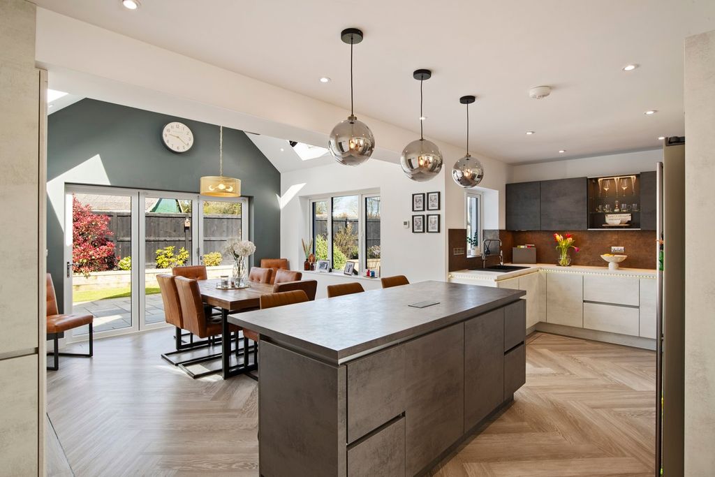 Property photo 2 of 38