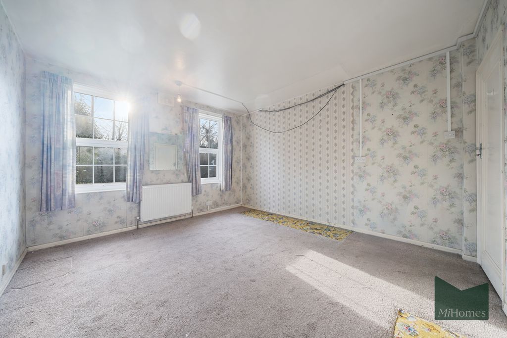 Property photo 3 of 12