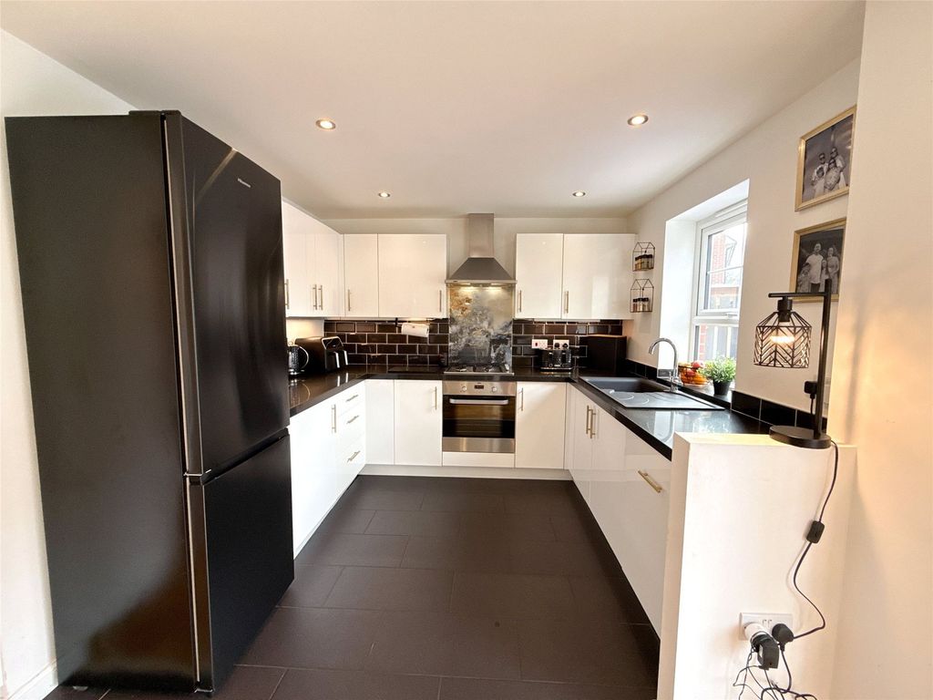 Property photo 3 of 16 Kitchen