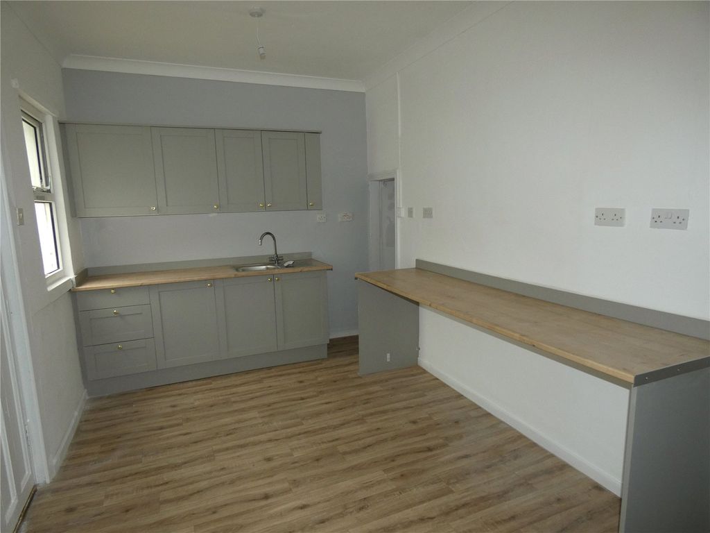 Property photo 2 of 12 Picture No. 28