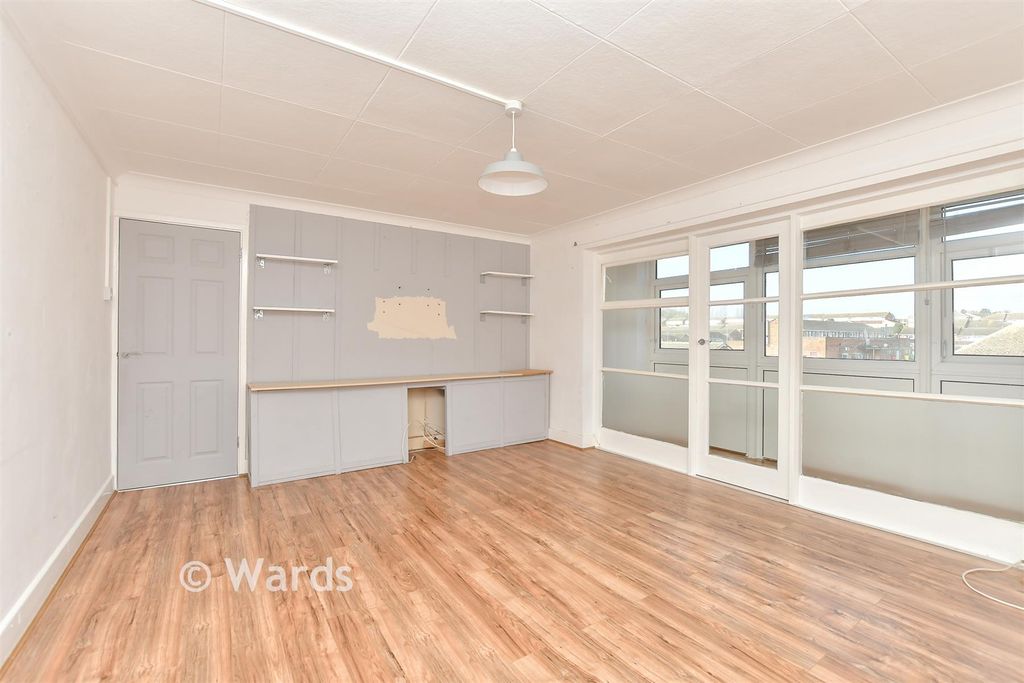 Property photo 3 of 12 Lounge/Diner