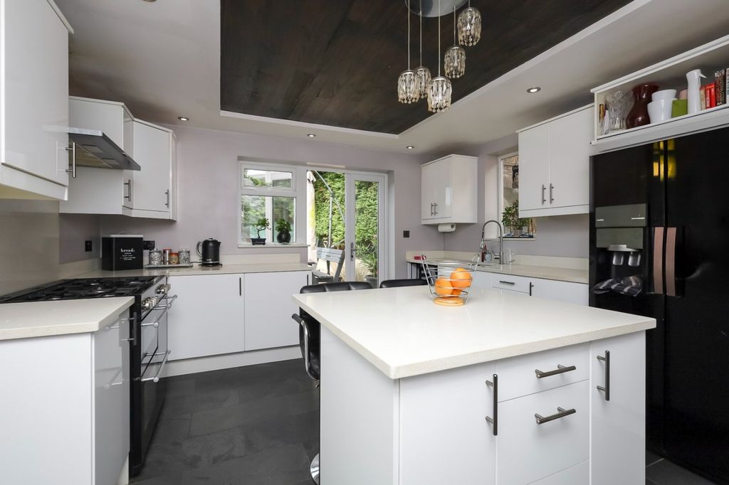 Property photo 2 of 28