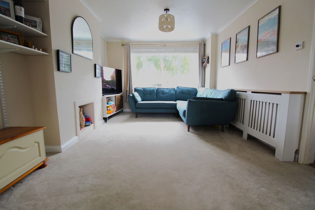 Property photo 2 of 17 Lounge