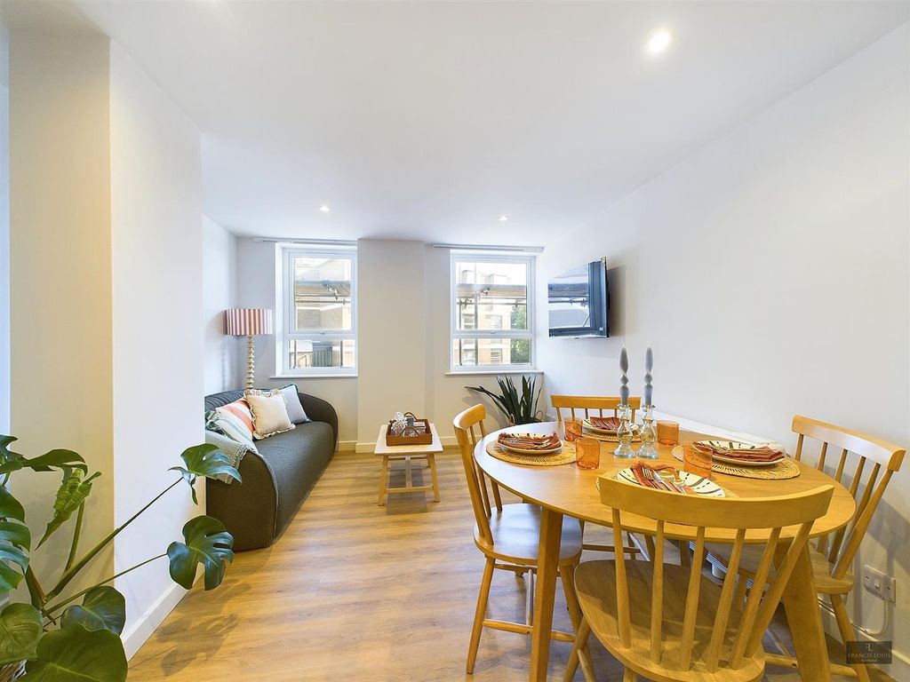 Property photo 3 of 12 Cam02887G0-Pr0281-Still006.Jpg