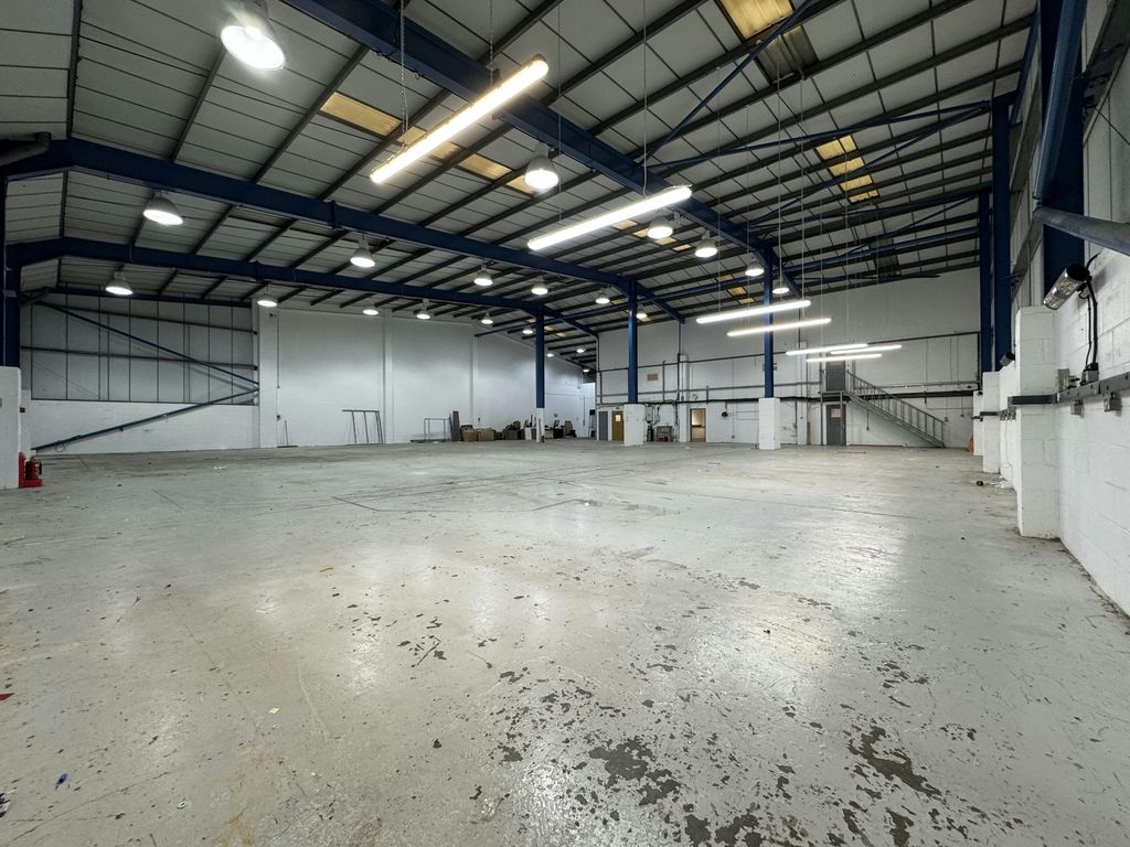 Property photo 3 of 9 Warehouse