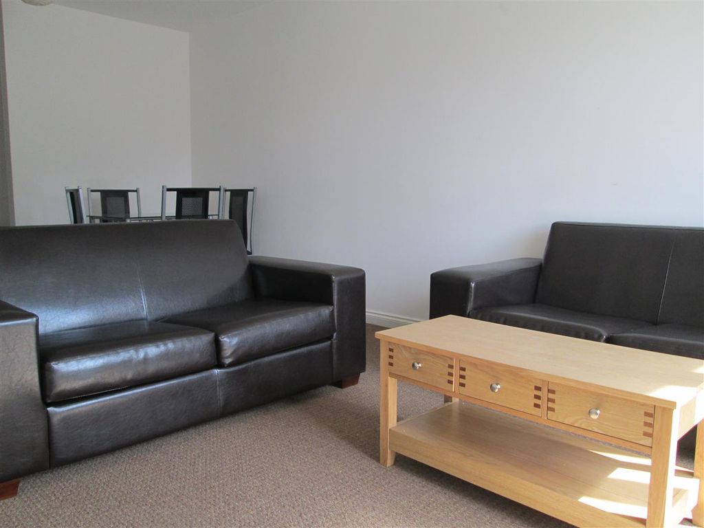 Property photo 2 of 7 Lounge