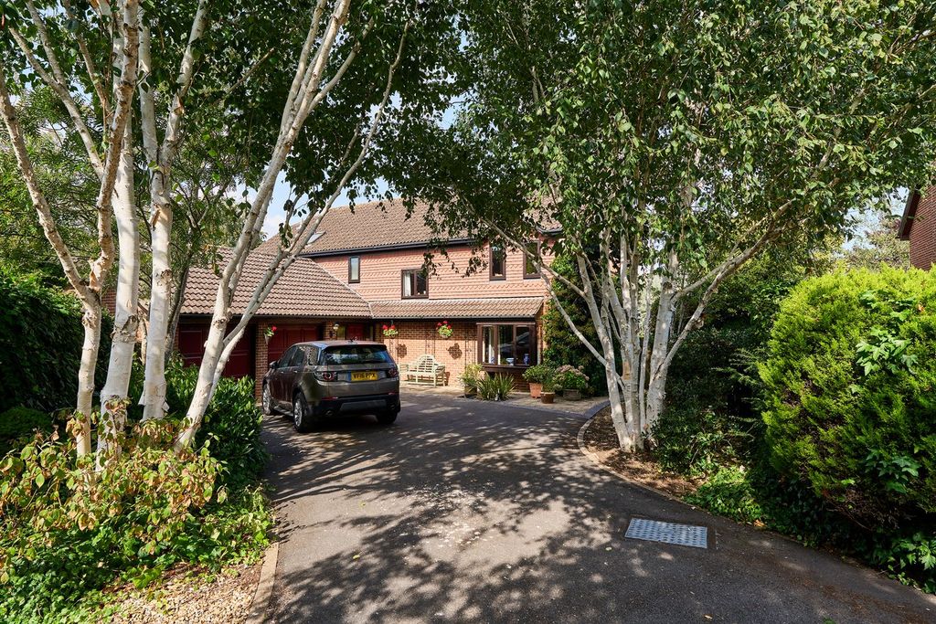 Property photo 1 of 23