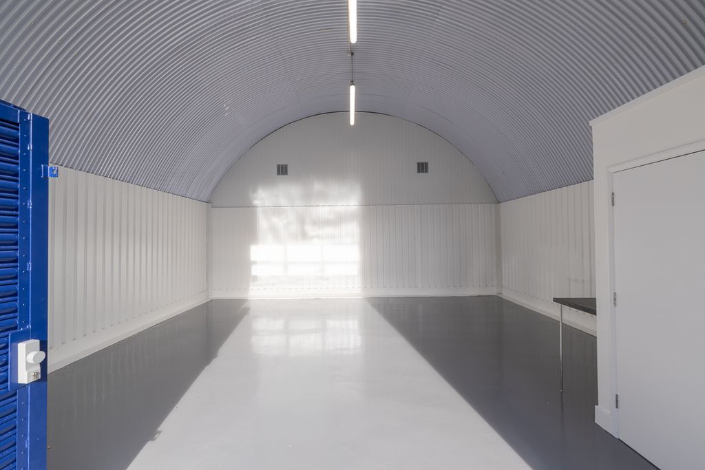 Property photo 2 of 3 An Empty Arch With White Lining And A WC Cubicle To The Front.