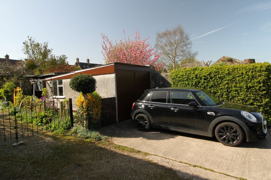 Property photo 3 of 25