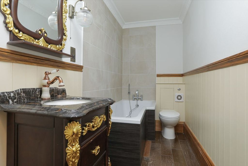 Property photo 3 of 6 Apartment 10