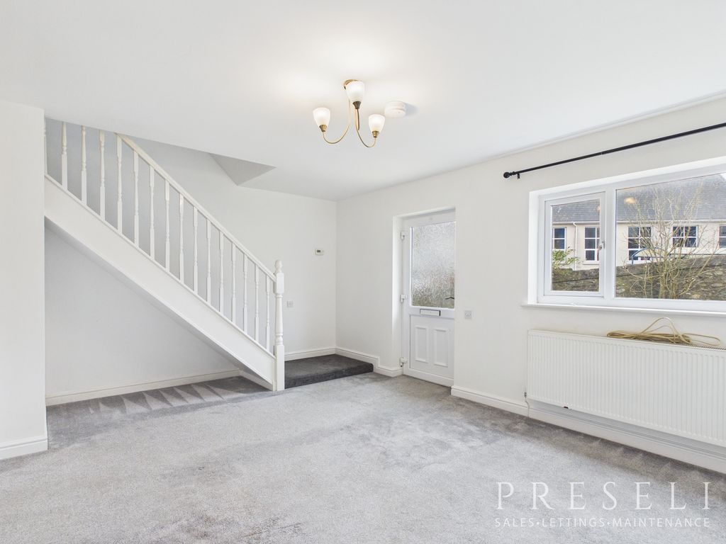 Property photo 3 of 14 Lounge