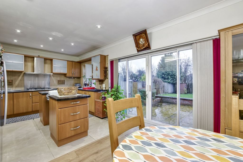 Property photo 2 of 21 Kitchen/Dining Room
