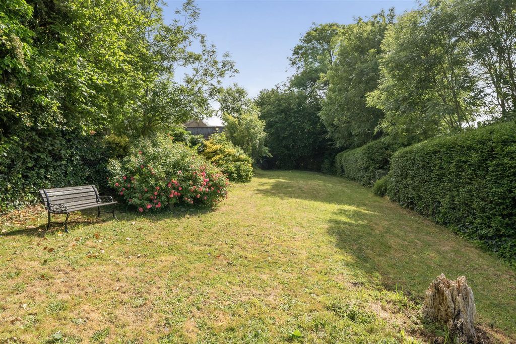 Property photo 3 of 17 Garden