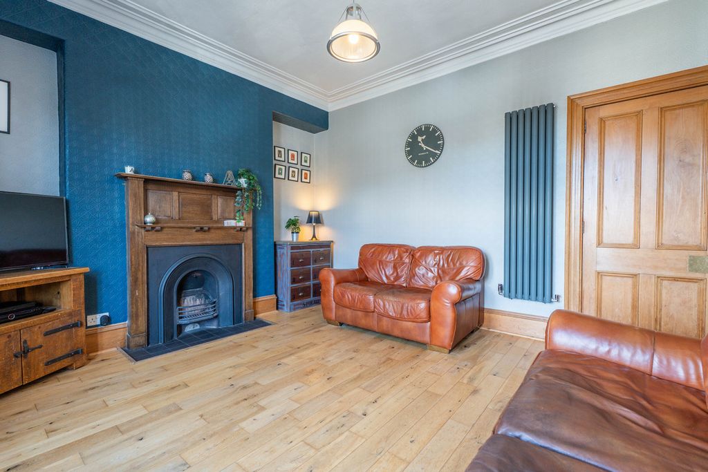 Property photo 2 of 23