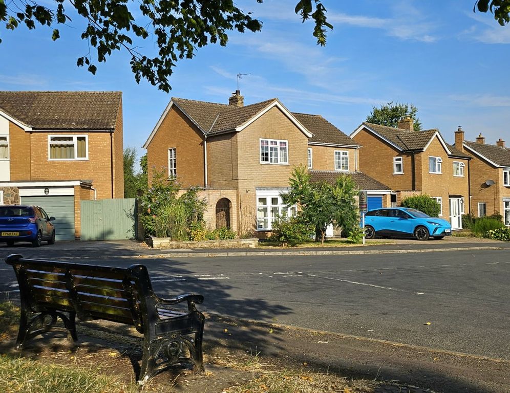 Property photo 2 of 27